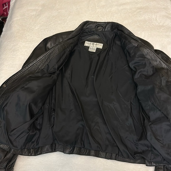 Vtg Maggie Lawrence Jacket Womens
Motorcycle Punk Pop 80s Leather
Cinched waist - Picture 8 of 16